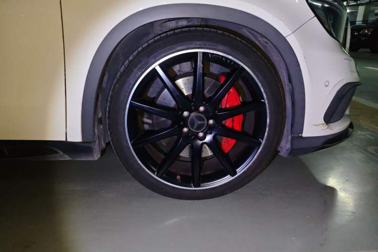Used Mercedes-Benz GLA AMG 2016 AMG GLA 45 4MATIC Right Front Wheel Hub