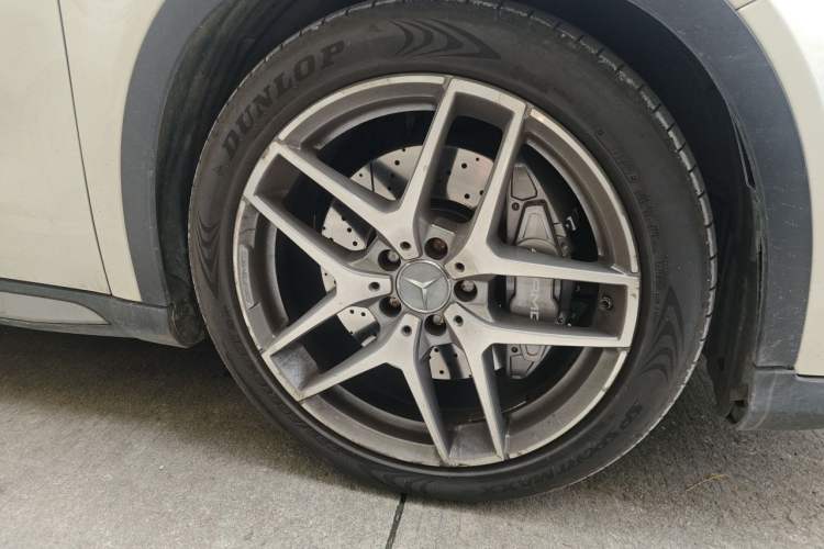 Used Mercedes-Benz GLA AMG 2016 AMG GLA 45 4MATIC Right Front Wheel Hub