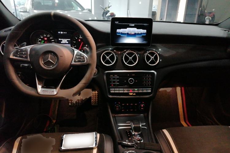 Used Mercedes-Benz GLA AMG 2017 Facelifted AMG GLA 45 4MATIC Center Console