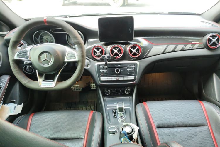 Used Mercedes-Benz GLA AMG 2017 Facelifted AMG GLA 45 4MATIC Center Console