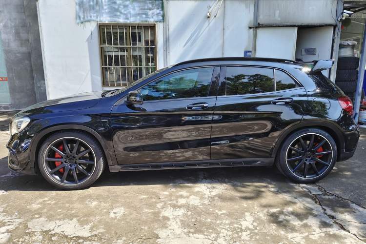 Used Mercedes-Benz GLA AMG 2017 Facelifted AMG GLA 45 4MATIC Exterior 3