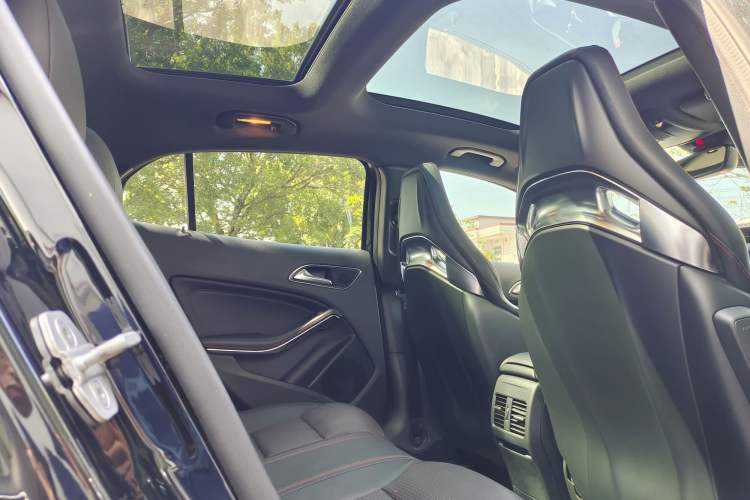 Used Mercedes-Benz GLA AMG 2017 Facelifted AMG GLA 45 4MATIC Interior 10