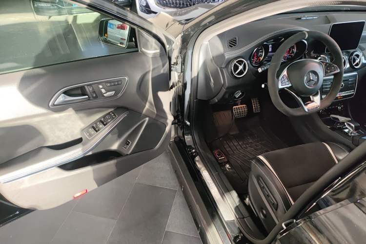 Used Mercedes-Benz GLA AMG 2017 Facelifted AMG GLA 45 4MATIC Interior 3