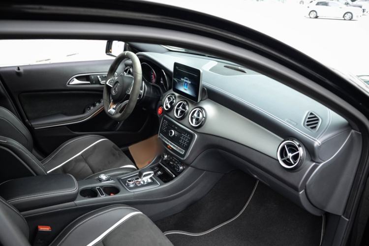 Used Mercedes-Benz GLA AMG 2017 Facelifted AMG GLA 45 4MATIC Interior 7