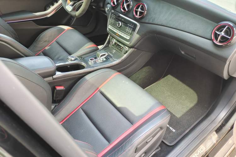 Used Mercedes-Benz GLA AMG 2017 Facelifted AMG GLA 45 4MATIC Interior 9
