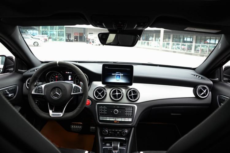 Used Mercedes-Benz GLA AMG 2017 Facelifted AMG GLA 45 4MATIC Interior 9