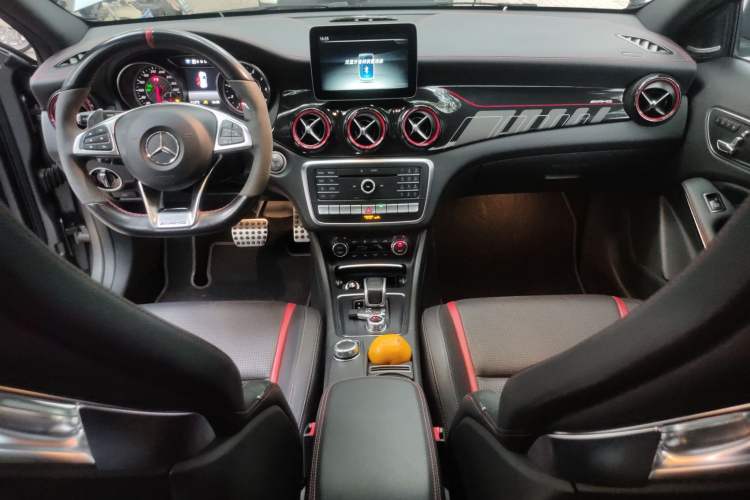 Used Mercedes-Benz GLA AMG 2017 Facelifted AMG GLA 45 4MATIC Center Console