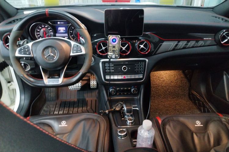 Used Mercedes-Benz GLA AMG 2017 Facelifted AMG GLA 45 4MATIC Center Console