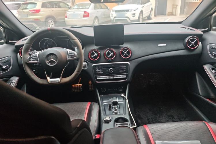 Used Mercedes-Benz GLA AMG 2017 Facelifted AMG GLA 45 4MATIC Center Console