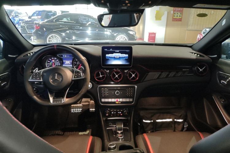 Used Mercedes-Benz GLA AMG 2017 Facelifted AMG GLA 45 4MATIC Center Console