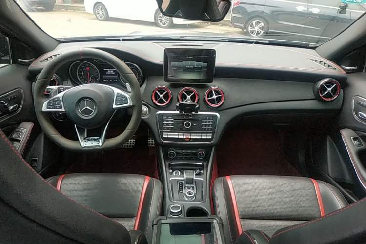 Used Mercedes-Benz GLA AMG 2017 Facelifted AMG GLA 45 4MATIC Center Console
