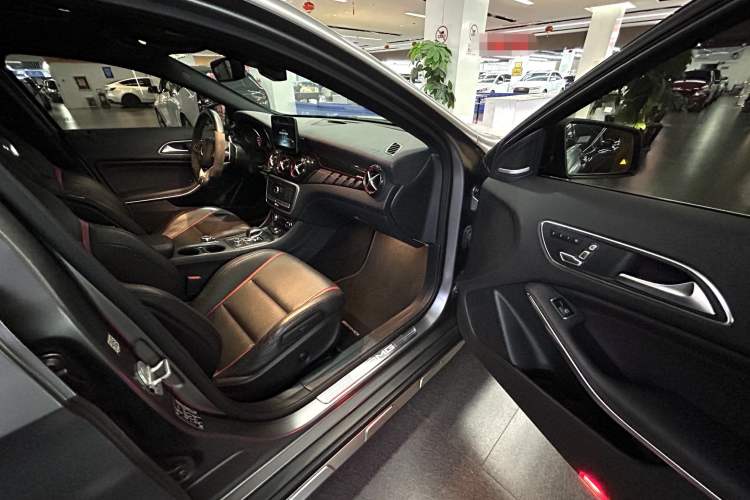 Used Mercedes-Benz GLA AMG 2017 Facelifted AMG GLA 45 4MATIC Interior 14