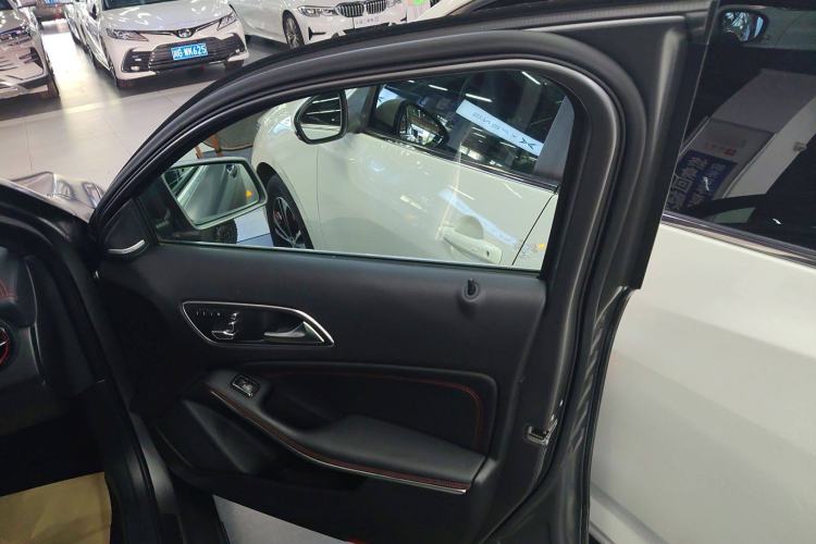 Used Mercedes-Benz GLA AMG 2017 Facelifted AMG GLA 45 4MATIC Interior 3