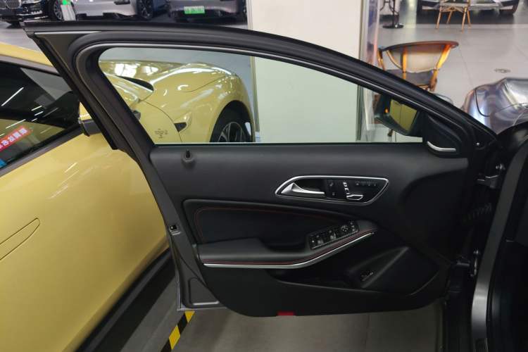 Used Mercedes-Benz GLA AMG 2017 Facelifted AMG GLA 45 4MATIC Interior 5