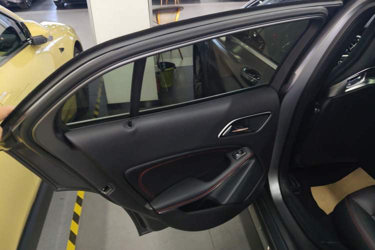 Used Mercedes-Benz GLA AMG 2017 Facelifted AMG GLA 45 4MATIC Interior 6