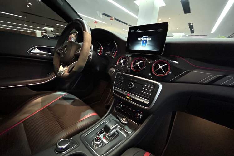 Used Mercedes-Benz GLA AMG 2017 Facelifted AMG GLA 45 4MATIC Interior 7