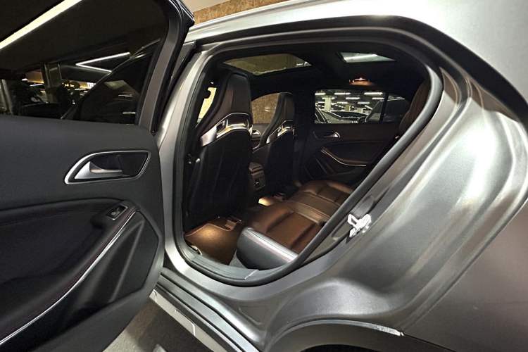 Used Mercedes-Benz GLA AMG 2017 Facelifted AMG GLA 45 4MATIC Interior 9