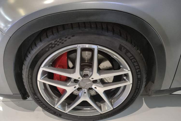 Used Mercedes-Benz GLA AMG 2017 Facelifted AMG GLA 45 4MATIC Left Front Wheel Hub