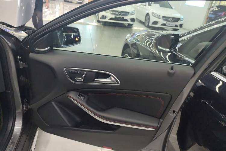 Used Mercedes-Benz GLA AMG 2017 Facelifted AMG GLA 45 4MATIC Right Front Door Interior