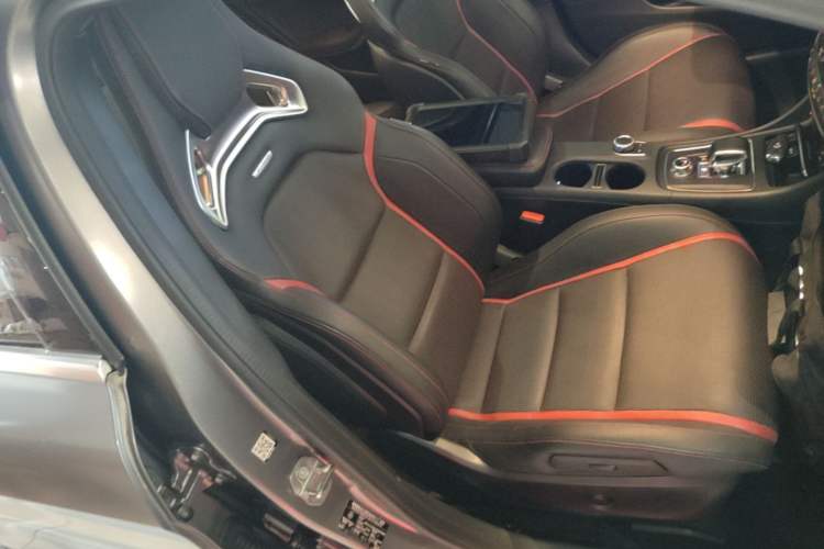Used Mercedes-Benz GLA AMG 2017 Facelifted AMG GLA 45 4MATIC Right Front Seat