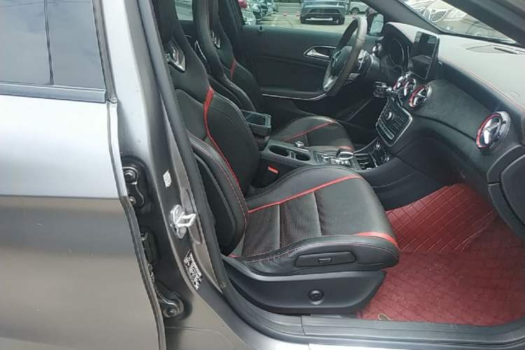 Used Mercedes-Benz GLA AMG 2017 Facelifted AMG GLA 45 4MATIC Right Front Seat