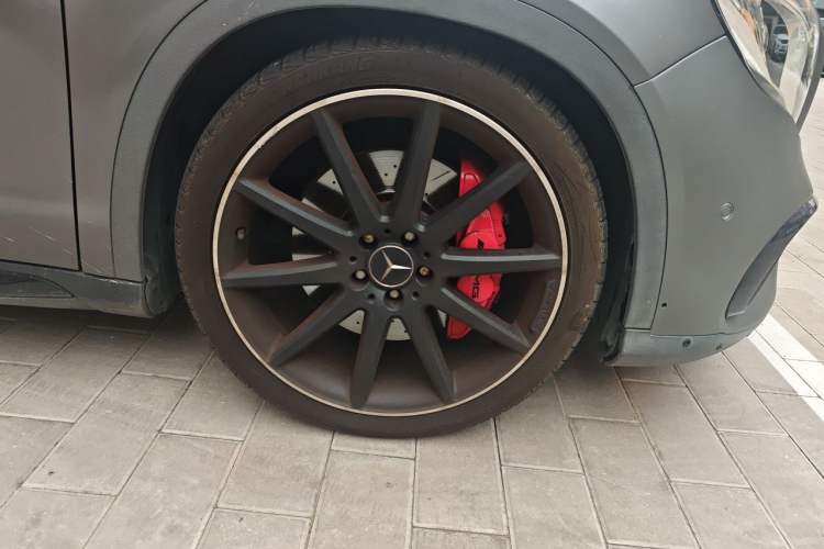 Used Mercedes-Benz GLA AMG 2017 Facelifted AMG GLA 45 4MATIC Right Front Wheel Hub