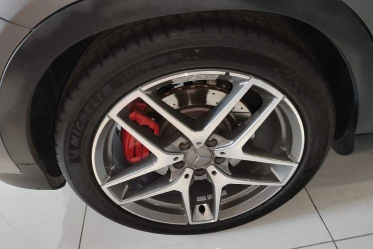Used Mercedes-Benz GLA AMG 2017 Facelifted AMG GLA 45 4MATIC Right Rear Wheel Hub