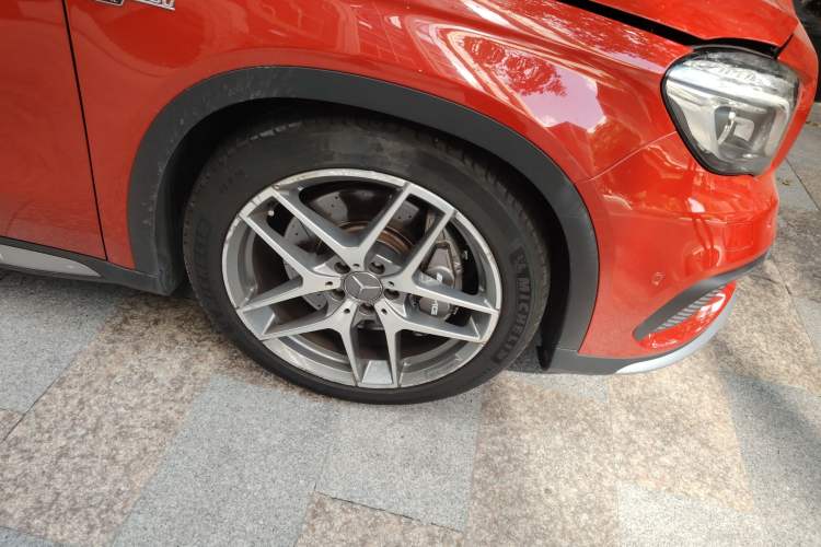 Used Mercedes-Benz GLA AMG 2017 AMG GLA 45 4MATIC Right Front Wheel Hub