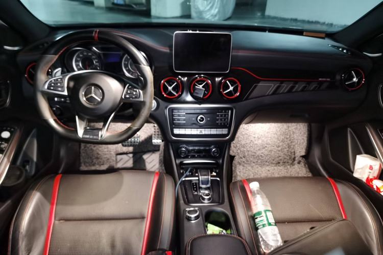 Used Mercedes-Benz GLA AMG 2017 Facelifted AMG GLA 45 4MATIC Center Console
