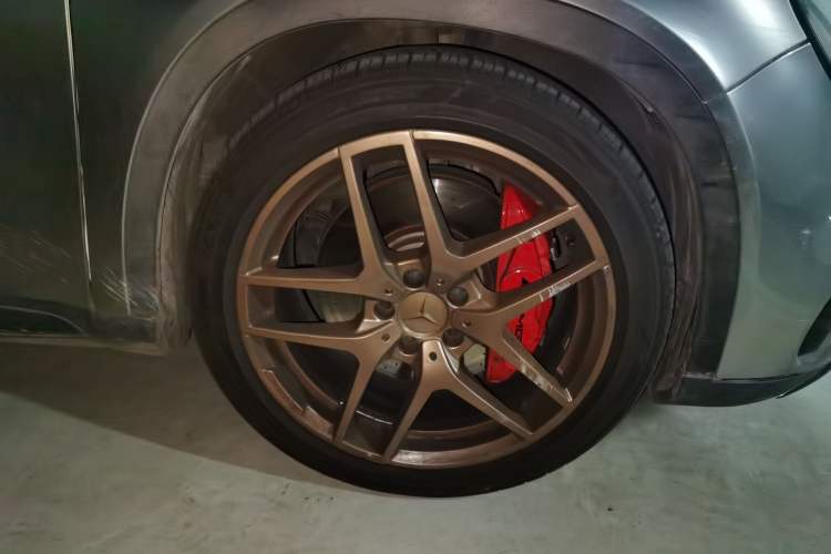 Used Mercedes-Benz GLA AMG 2017 Facelifted AMG GLA 45 4MATIC Right Front Wheel Hub