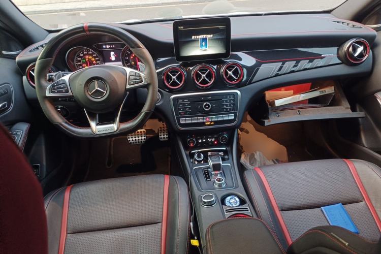 Used Mercedes-Benz GLA AMG 2017 Facelifted AMG GLA 45 4MATIC Center Console
