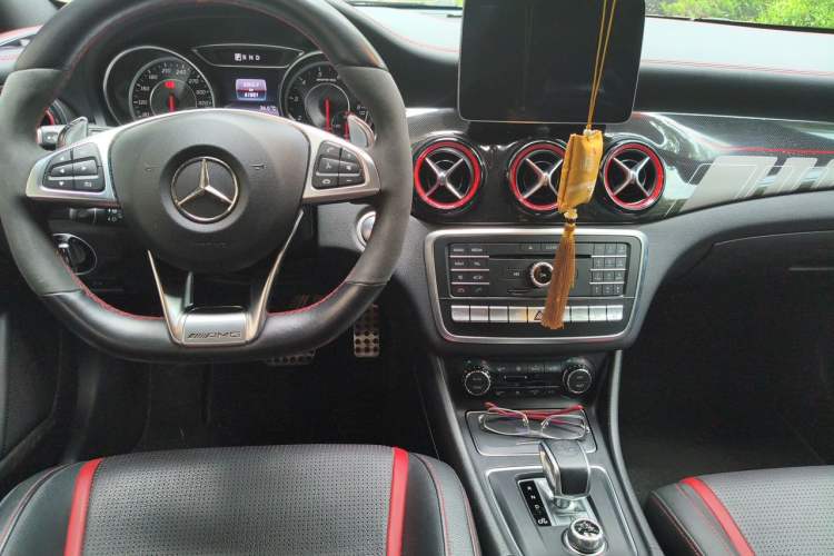 Used Mercedes-Benz GLA AMG 2017 Facelifted AMG GLA 45 4MATIC Center Console