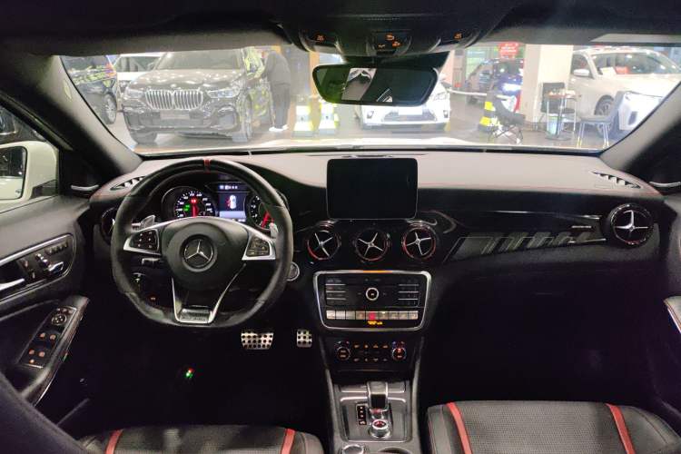 Used Mercedes-Benz GLA AMG 2017 Facelifted AMG GLA 45 4MATIC Center Console
