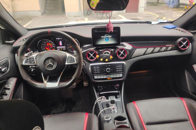 Used Mercedes-Benz GLA AMG 2017 Facelifted AMG GLA 45 4MATIC Center Console