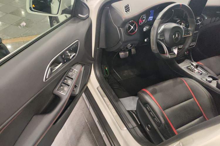 Used Mercedes-Benz GLA AMG 2017 Facelifted AMG GLA 45 4MATIC Driver Seat