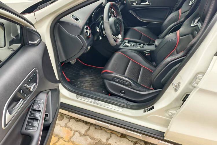 Used Mercedes-Benz GLA AMG 2017 Facelifted AMG GLA 45 4MATIC Interior 1