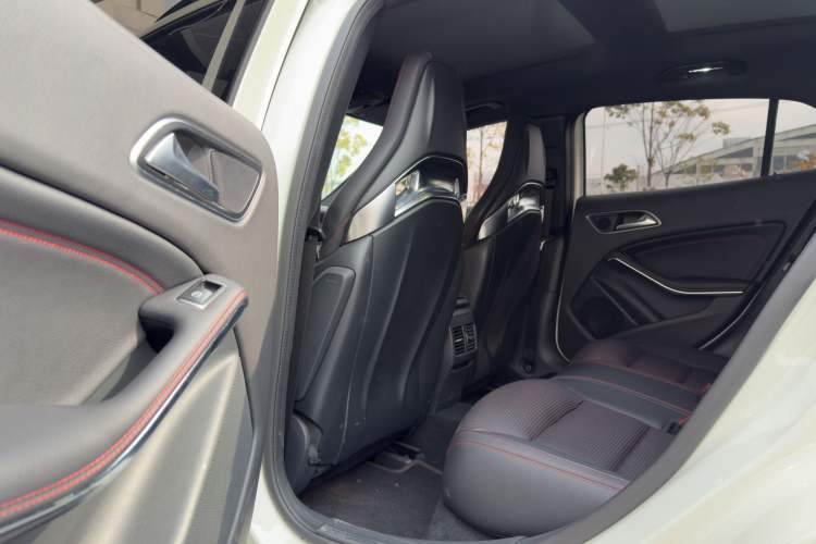 Used Mercedes-Benz GLA AMG 2017 Facelifted AMG GLA 45 4MATIC Interior 10