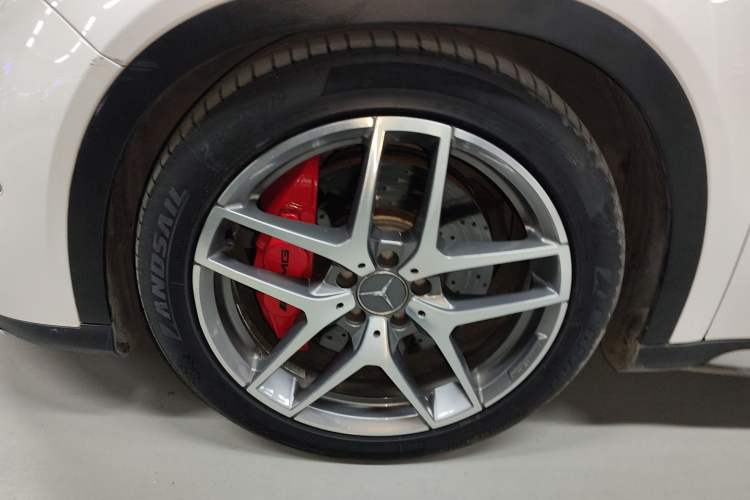 Used Mercedes-Benz GLA AMG 2017 Facelifted AMG GLA 45 4MATIC Left Front Wheel Hub