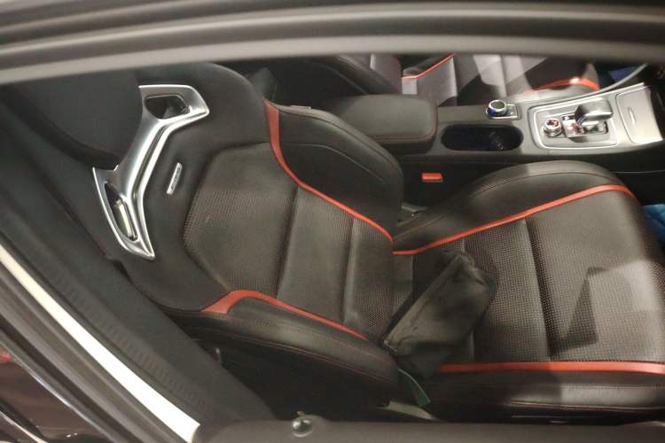 Used Mercedes-Benz GLA AMG 2017 Facelifted AMG GLA 45 4MATIC Right Front Seat