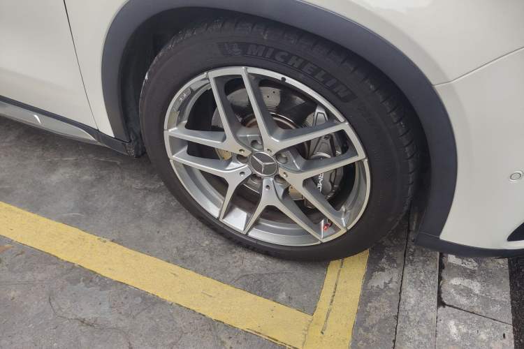 Used Mercedes-Benz GLA AMG 2017 Facelifted AMG GLA 45 4MATIC Right Front Wheel Hub