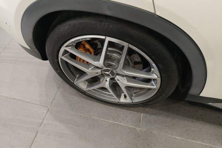 Used Mercedes-Benz GLA AMG 2017 Facelifted AMG GLA 45 4MATIC Right Rear Wheel Hub