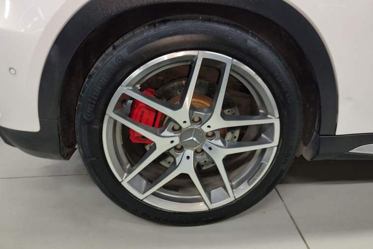 Used Mercedes-Benz GLA AMG 2017 Facelifted AMG GLA 45 4MATIC Right Rear Wheel Hub