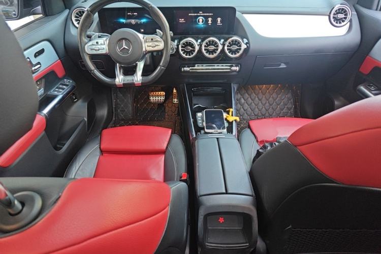 Used Mercedes-Benz GLA AMG 2021 AMG GLA 35 4MATIC Center Console