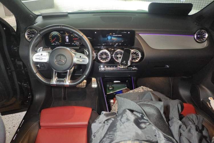 Used Mercedes-Benz GLA AMG 2021 AMG GLA 35 4MATIC Center Console