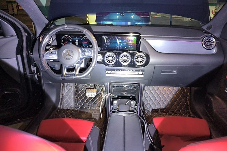 Used Mercedes-Benz GLA AMG 2021 AMG GLA 35 4MATIC Center Console