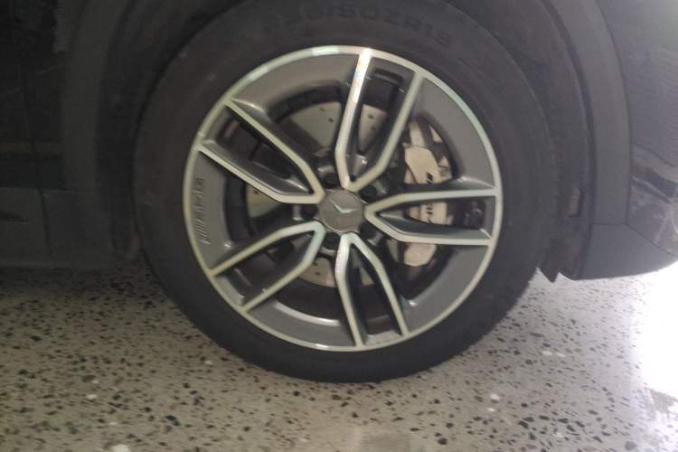 Used Mercedes-Benz GLA AMG 2021 AMG GLA 35 4MATIC Right Front Wheel Hub