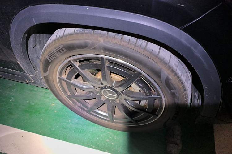 Used Mercedes-Benz GLA AMG 2021 AMG GLA 35 4MATIC Right Front Wheel Hub
