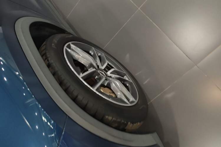 Used Mercedes-Benz GLA AMG 2021 AMG GLA 35 4MATIC Left Front Wheel Hub