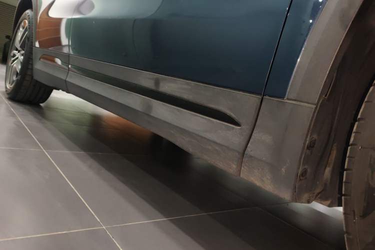 Used Mercedes-Benz GLA AMG 2021 AMG GLA 35 4MATIC Right Side Sill