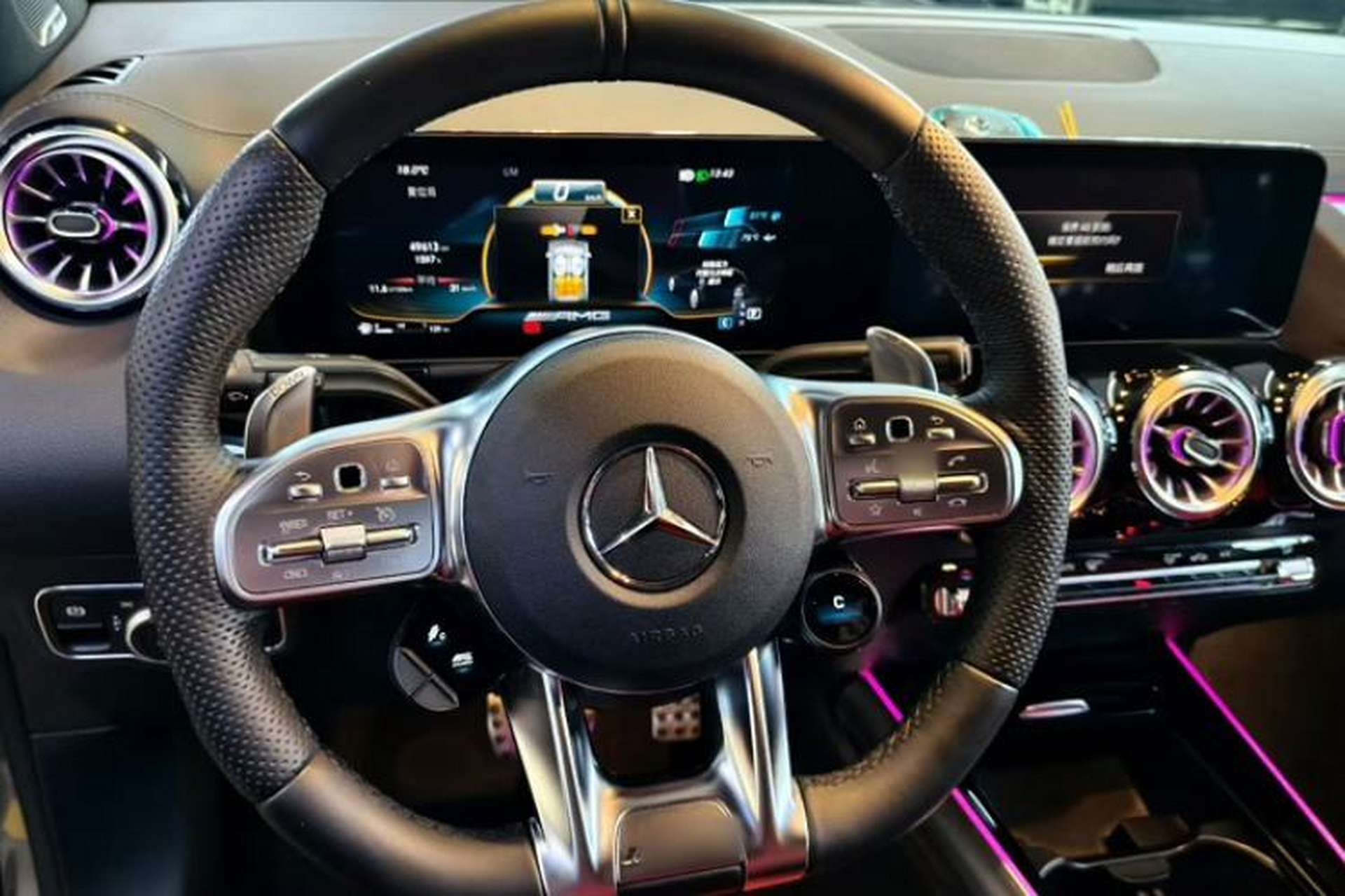 Used Mercedes-Benz GLA AMG 2021 AMG GLA 35 4MATIC Interior 9